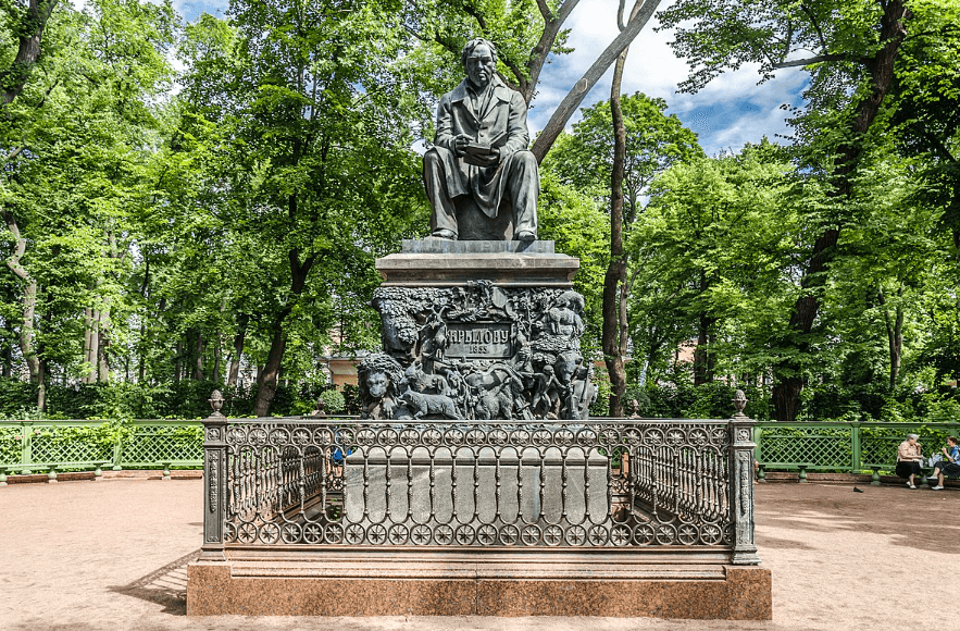 Памятник Ивану Крылову
