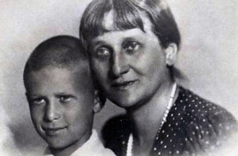 Анна Ахматова и сын Лев